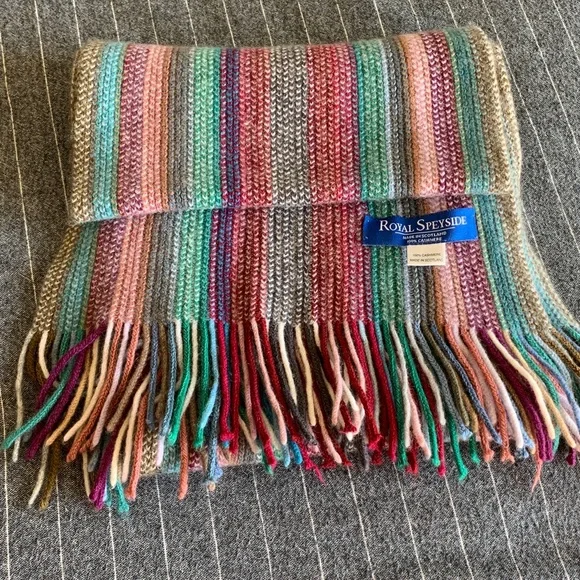 100% Cashmere Royal Speyside Scarf 63” long including fringe - Picture 4 of 4